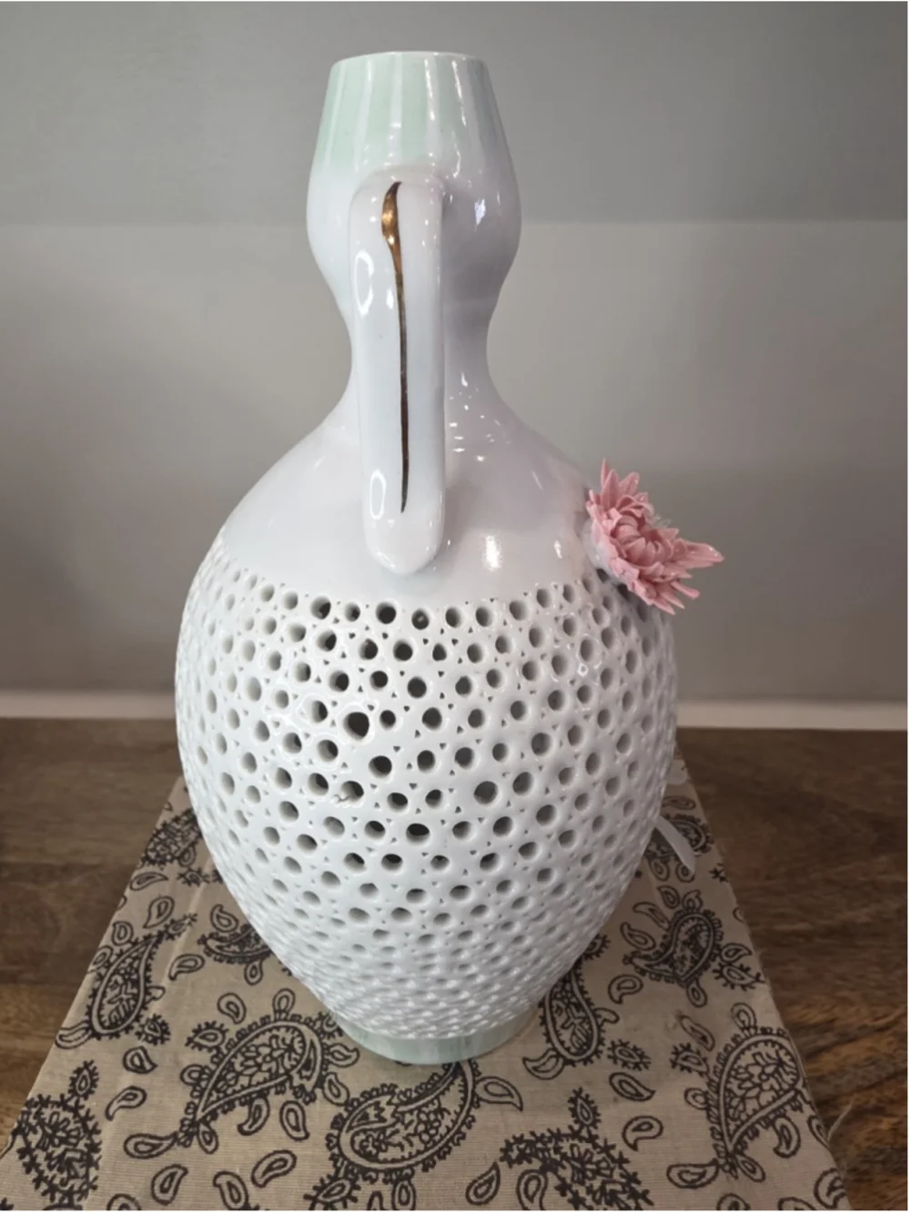 VTG Reticulated Porcelain Double Handle Floral Vase Pink Flowers Boxed 7